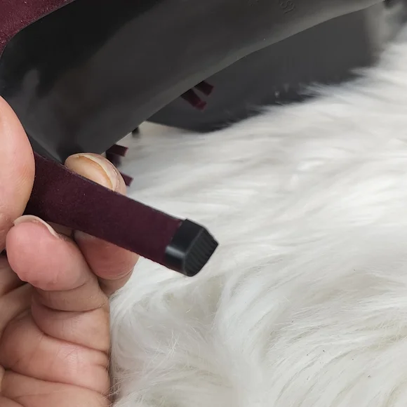 Nine West, women's Burgandy fringed suede heels, small gold hardware, Sz 6 1/2 - Picture 9 of 11